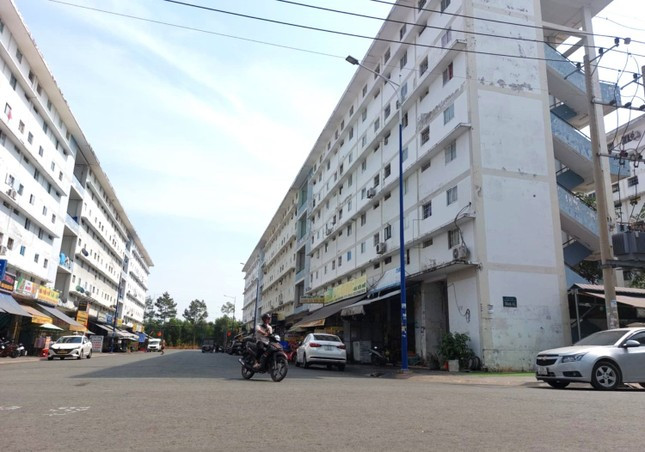 Khung giá cho thuê nhà ở xã hội, nhà lưu trú công nhân trong khu công nghiệp ở TPHCM thấp nhất 18.600 đồng/m2/tháng. Ảnh: Hương Chi. Khung giá cho thuê nhà ở xã hội, nhà lưu trú công nhân trong khu công nghiệp ở TPHCM thấp nhất 18.600 đồng/m2/tháng. Ảnh: Hương Chi.