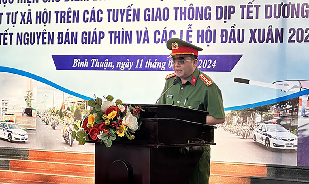 Đại tá Huỳnh Ngọc Liêm - Phó Giám đốc Công an tỉnh Bình Thuận phát biểu tại lễ ra quân.