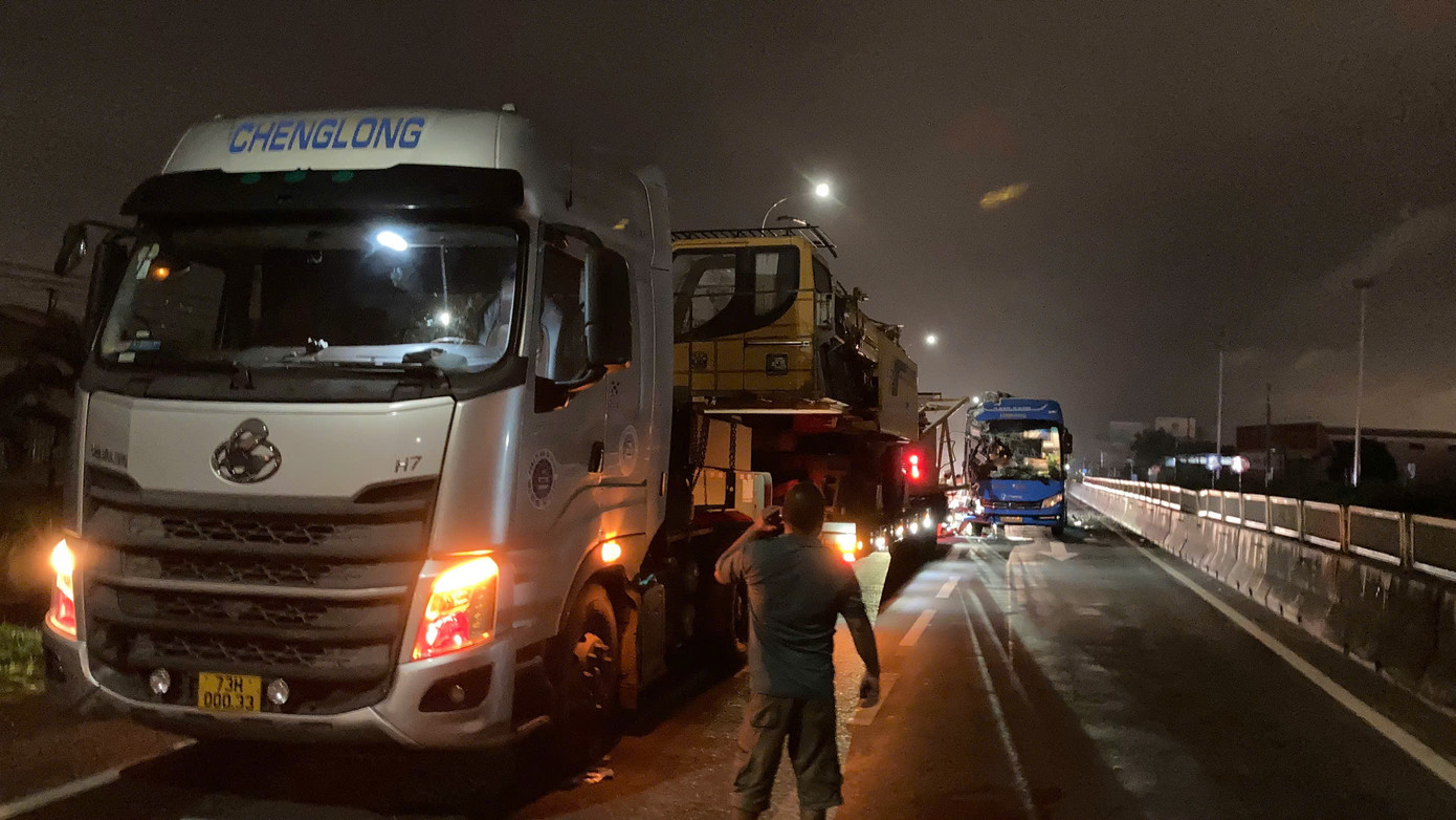 Theo các nhân chứng, khi xảy ra vụ tai nạn, trời mưa khá lớn.