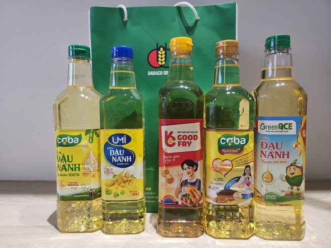 Dabaco tặng mỗi cổ đông đi họp 5 chai dầu ăn loại 1 lít. Dabaco tặng mỗi cổ đông đi họp 5 chai dầu ăn loại 1 lít.