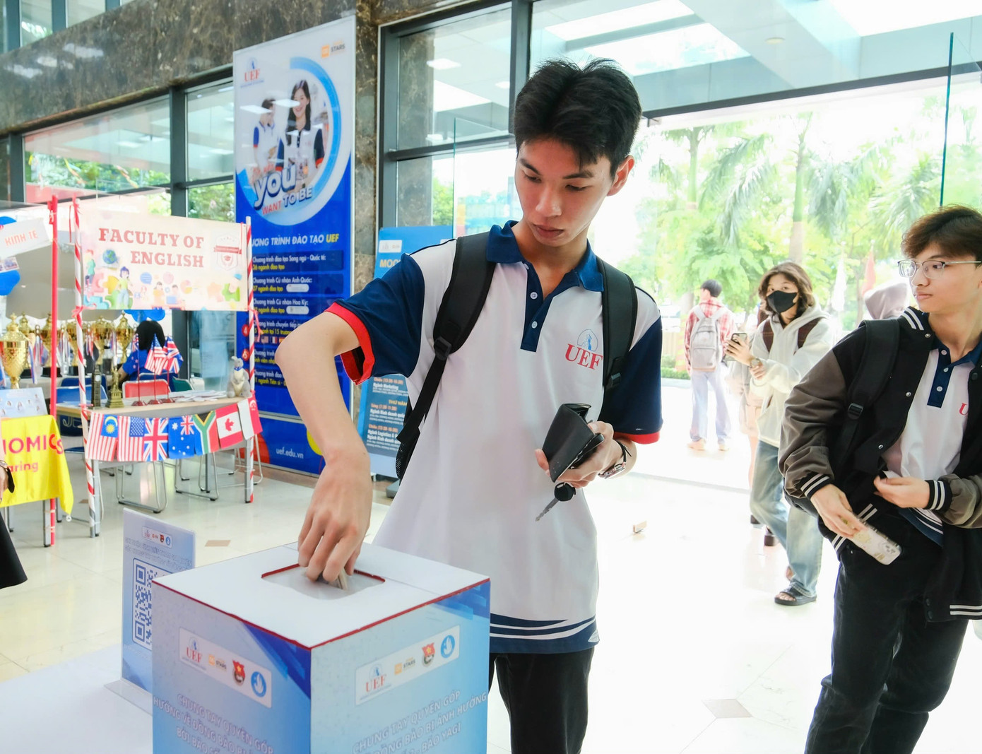 Sinh viên UEF quyên góp, hỗ trợ các địa phương khắc phục thiệt hại do cơn bão số 3.