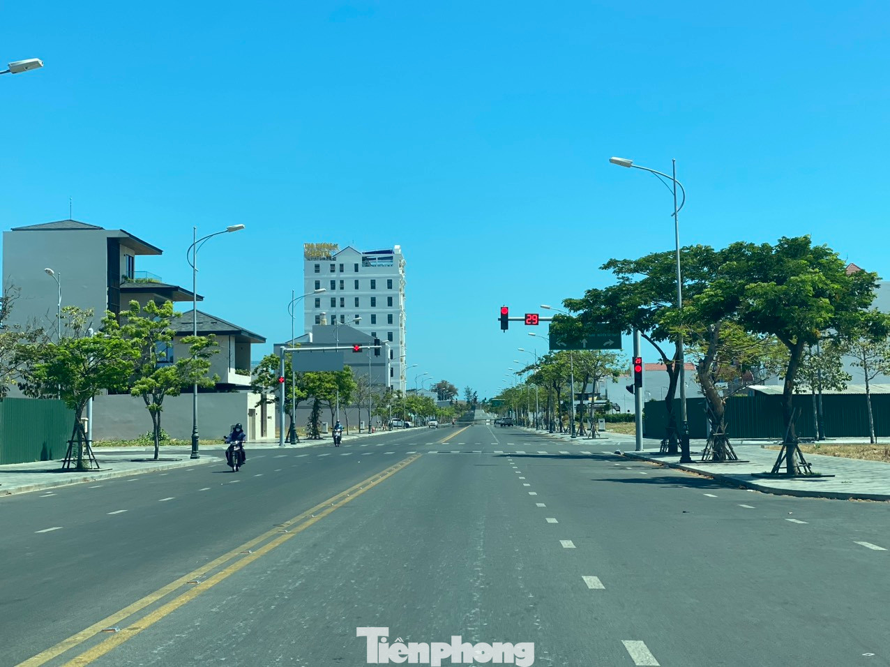 Khu đô thị biển này được người dân nhận xét là đẹp nhất TP. Phan Thiết, khi có một mặt giáp bãi biển Đồi Dương, một mặt giáp trục đường Nguyễn Tất Thành và Tôn Đức Thắng, phần còn lại tiếp giáp khu dân cư có từ trước.