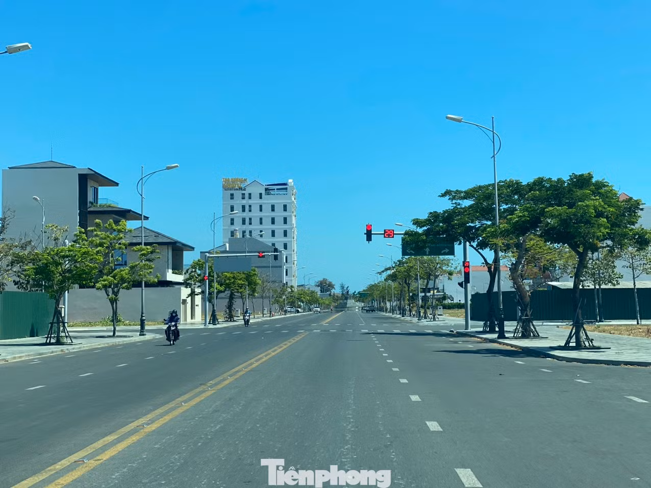 Khu đô thị biển này được người dân nhận xét là đẹp nhất TP. Phan Thiết, khi có một mặt giáp bãi biển Đồi Dương, một mặt giáp trục đường Nguyễn Tất Thành và Tôn Đức Thắng, phần còn lại tiếp giáp khu dân cư có từ trước.