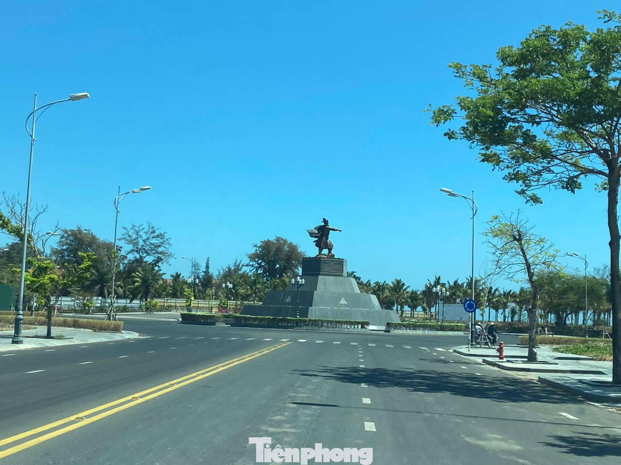 Trong khi trước đó, UBND tỉnh Bình Thuận có quyết định phê duyệt giá đất để tính tiền sử dụng đất đối với diện tích 363.523,6 m2 nêu trên là 936,8 tỷ đồng.