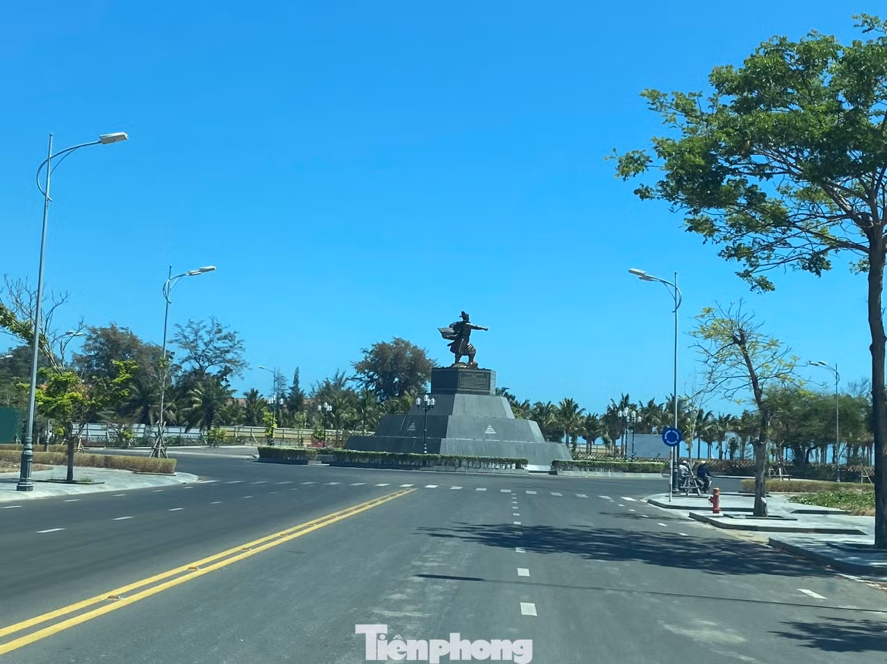 Trong khi trước đó, UBND tỉnh Bình Thuận có quyết định phê duyệt giá đất để tính tiền sử dụng đất đối với diện tích 363.523,6 m2 nêu trên là 936,8 tỷ đồng.