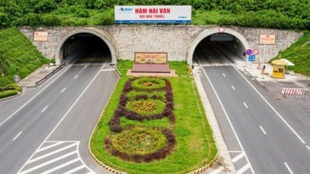 Công ty CP Đầu tư Hạ tầng Giao thông Đèo Cả chào bán riêng lẻ 41,5 triệu cổ phiếu với giá 10.000 đồng/cổ phiếu. Công ty CP Đầu tư Hạ tầng Giao thông Đèo Cả chào bán riêng lẻ 41,5 triệu cổ phiếu với giá 10.000 đồng/cổ phiếu.