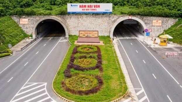 Công ty CP Đầu tư Hạ tầng Giao thông Đèo Cả chào bán riêng lẻ 41,5 triệu cổ phiếu với giá 10.000 đồng/cổ phiếu.