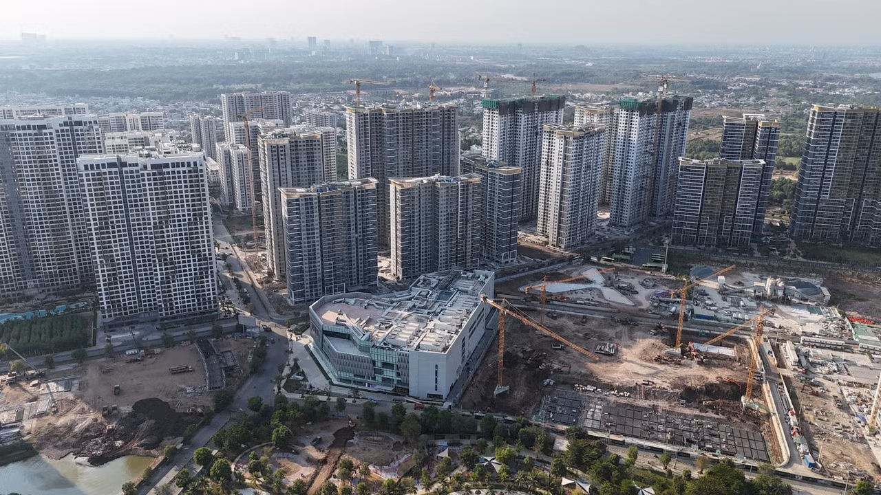 Cơ cấu nguồn cung vẫn chủ yếu thuộc phân khúc trung cấp, trong khi nhà ở giá rẻ, vừa túi tiền vẫn sẽ tiếp tục khan hiếm. Cơ cấu nguồn cung vẫn chủ yếu thuộc phân khúc trung cấp, trong khi nhà ở giá rẻ, vừa túi tiền vẫn sẽ tiếp tục khan hiếm.