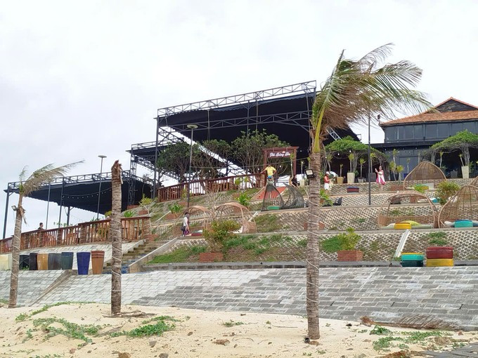 Cụm công trình xây dựng hoành tráng tại dốc Hoàng Hôn - Phan Thiết. Ảnh: N. T.