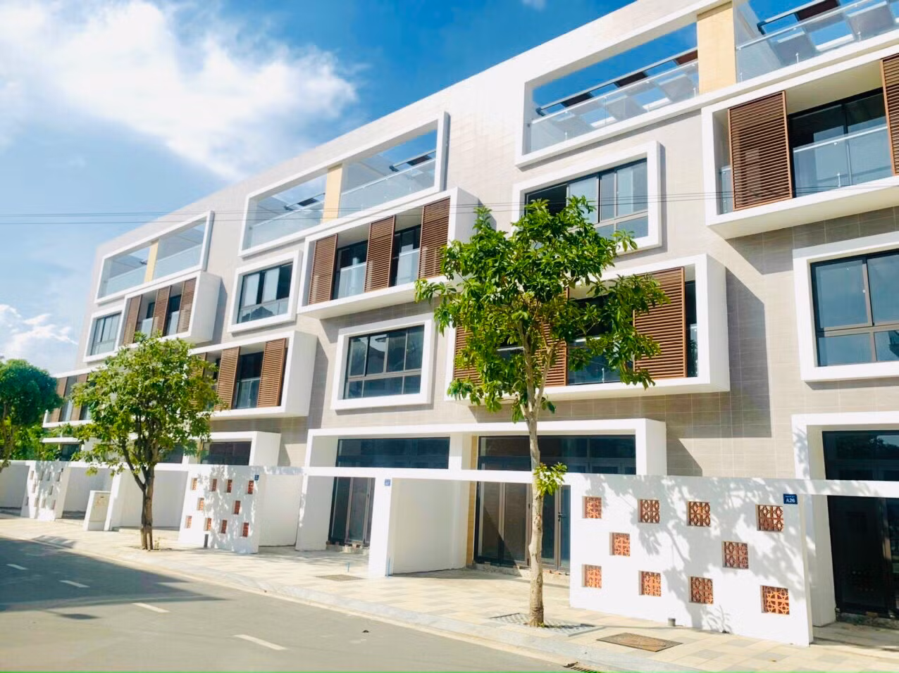 Công ty CP Đầu tư Danh Khôi Holdings bị phạt hơn 280 triệu đồng vì chuyển mục đích sử dụng "chui" hơn 2.200 m2 đất trồng lúa sang đất phi nông nghiệp.