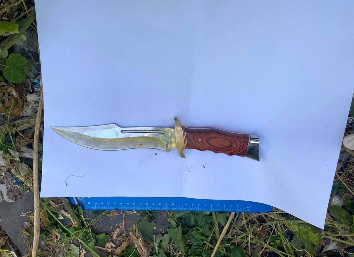 Con dao gây án bị thu giữ. Con dao gây án bị thu giữ.