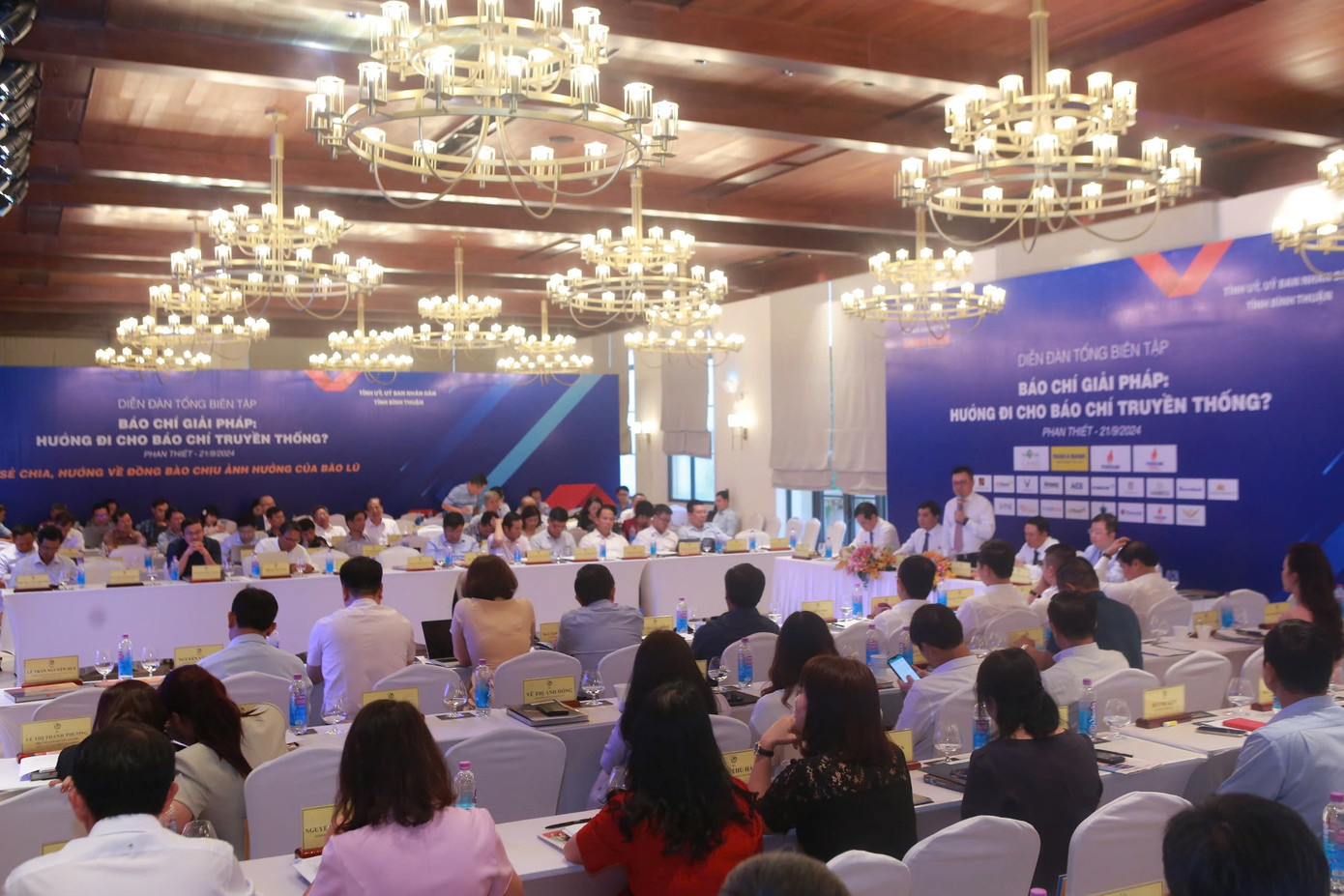 Diễn đàn Tổng Biên tập 2024 với chủ đề: “Báo chí giải pháp: Hướng đi cho báo chí truyền thống?” với sự tham dự của hơn 100 đại biểu là lãnh đạo các cơ quan báo chí, các cơ quan quản lý báo chí… Diễn đàn Tổng Biên tập 2024 với chủ đề: “Báo chí giải pháp: Hướng đi cho báo chí truyền thống?” với sự tham dự của hơn 100 đại biểu là lãnh đạo các cơ quan báo chí, các cơ quan quản lý báo chí…