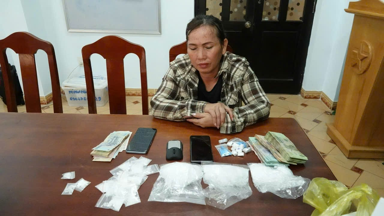 Đối tượng N.T.B. cùng tang vật vụ án