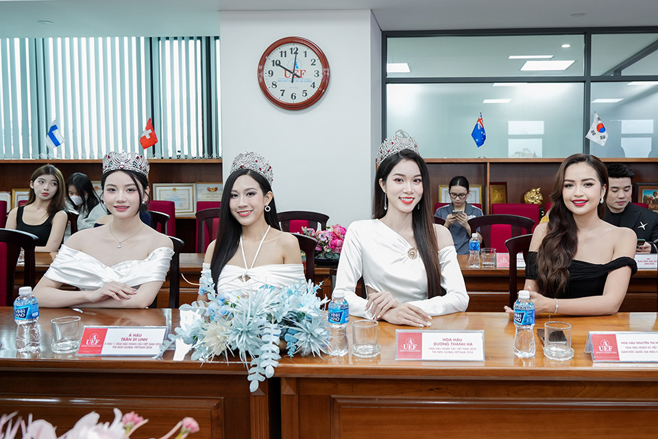 Qua các năm, cuộc thi tìm kiếm Hoa khôi sinh viên được đầu tư ngày càng chuyên nghiệp. Qua các năm, cuộc thi tìm kiếm Hoa khôi sinh viên được đầu tư ngày càng chuyên nghiệp.