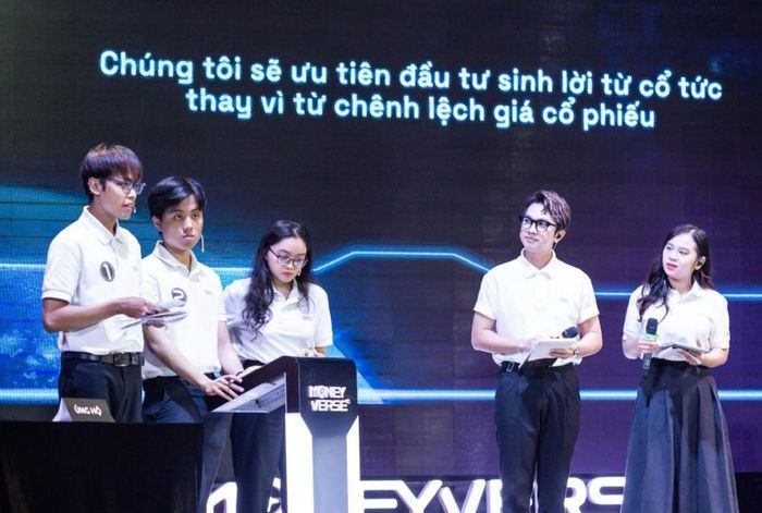 Sinh viên tham gia chương trình 'The Moneyverse - Vũ trụ Đồng tiền'. Sinh viên tham gia chương trình 'The Moneyverse - Vũ trụ Đồng tiền'.