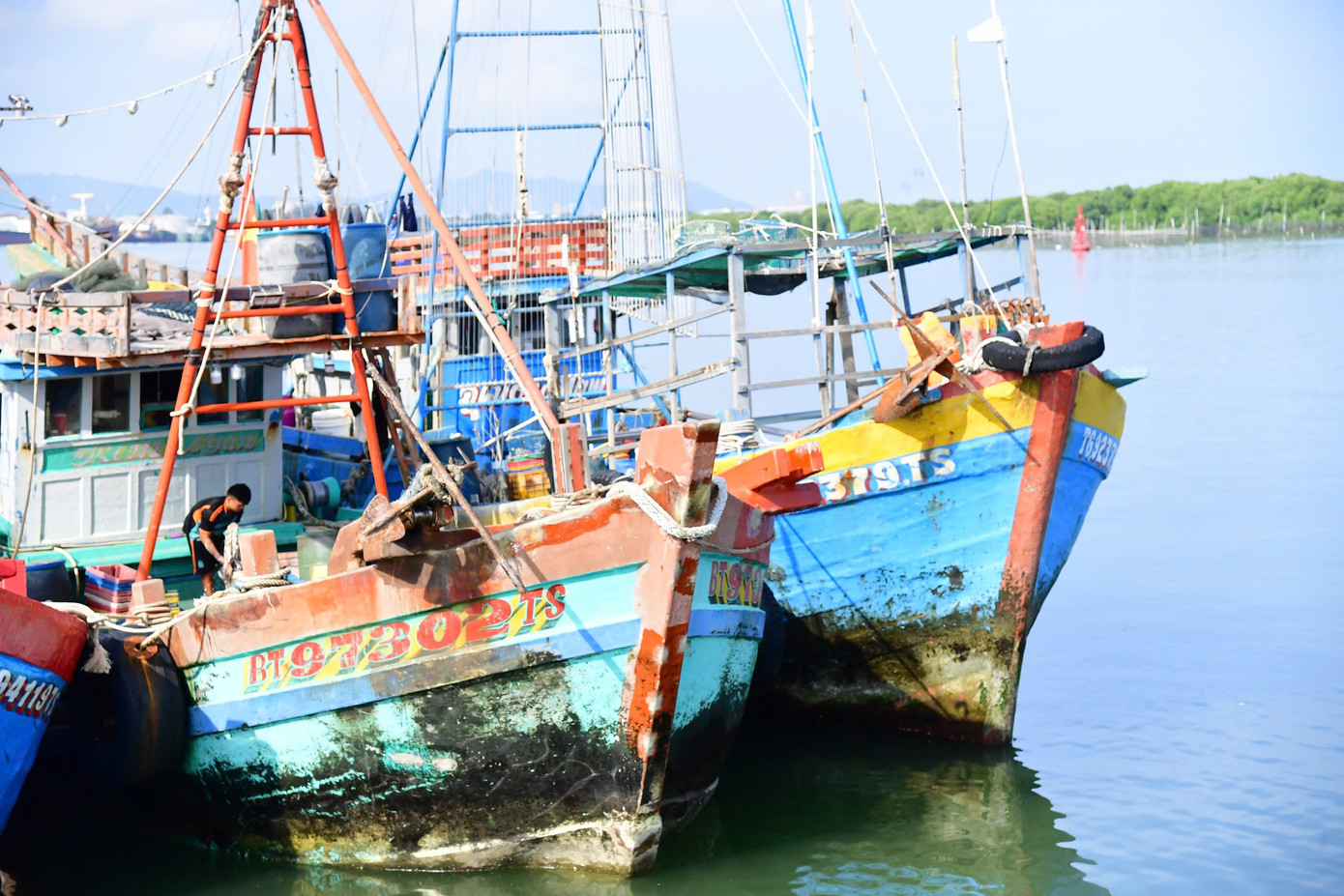 Tàu cá TG-92379TS bị tạm giữ.