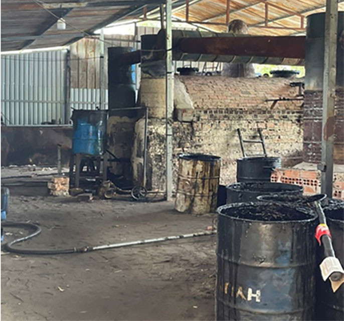 Lò nấu nhớt thải của Công ty TNHH Tái chế Phế liệu. Lò nấu nhớt thải của Công ty TNHH Tái chế Phế liệu.