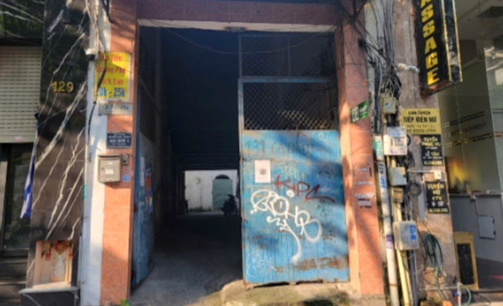 Nhà đất 131 đường Calmette, quận 1 là tài sản công được cho thuê và đang xảy ra nhiều sai phạm, tranh chấp. Ảnh: Q.P. Nhà đất 131 đường Calmette, quận 1 là tài sản công được cho thuê và đang xảy ra nhiều sai phạm, tranh chấp. Ảnh: Q.P.