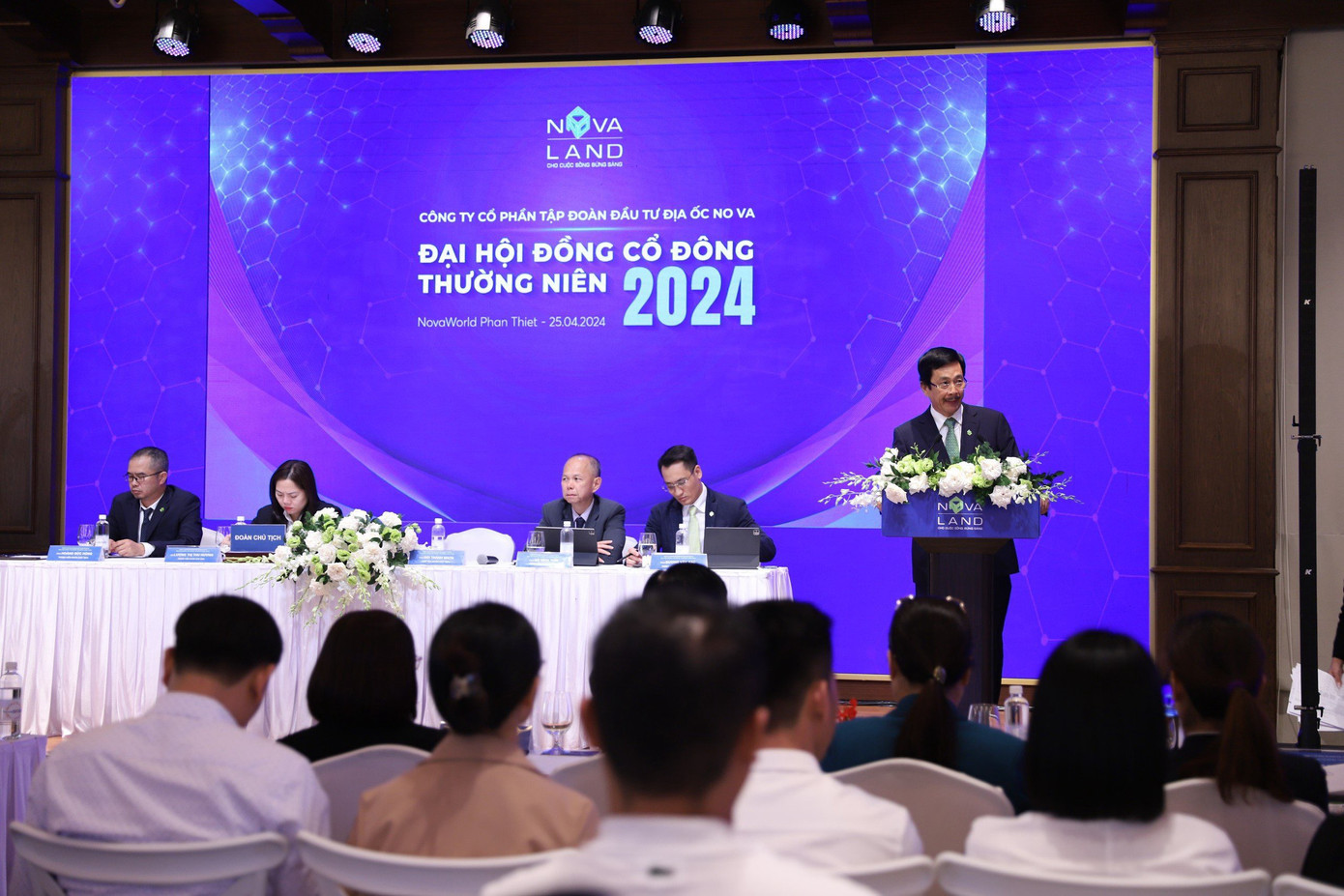 Ông Bùi Thành Nhơn phát biểu tại đại hội. Ông Bùi Thành Nhơn phát biểu tại đại hội.