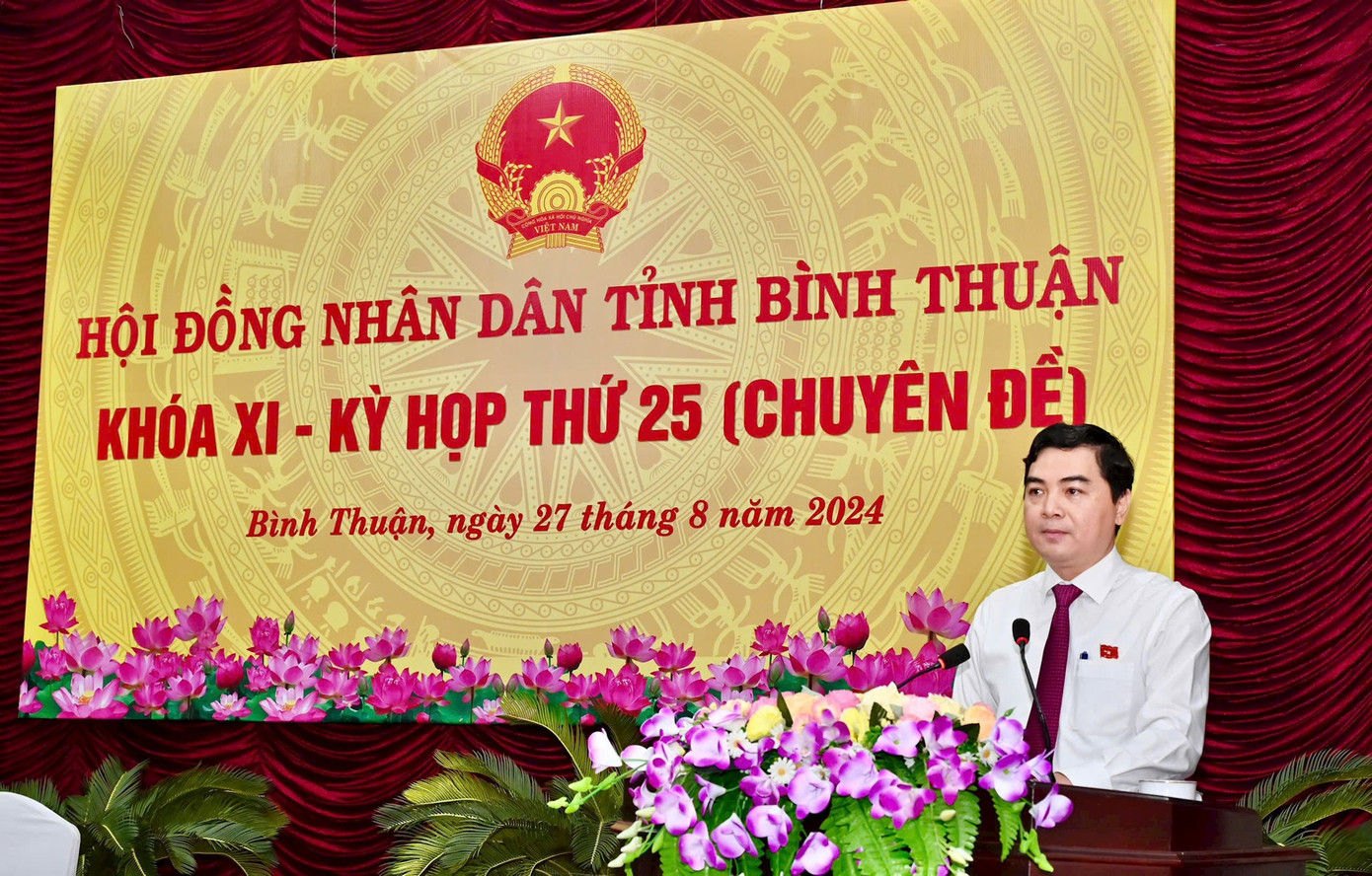 Ông Nguyễn Hoài Anh - Bí thư Tỉnh ủy, Chủ tịch HĐND tỉnh Bình Thuận, phát biểu khai mạc kỳ họp. Ảnh: Báo Bình Thuận.