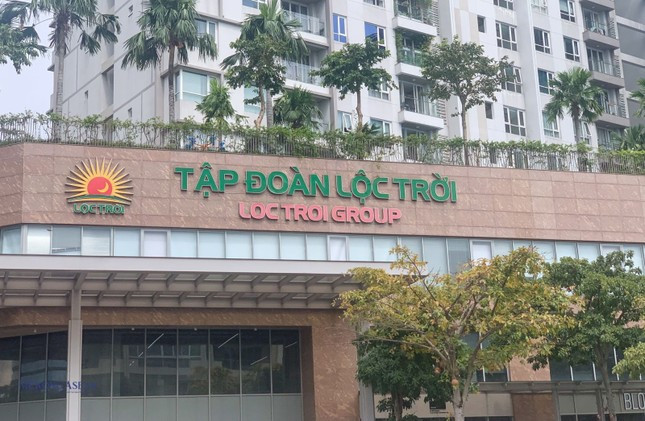 Tập đoàn Lộc Trời quyết định dời lịch tổ chức đại hội cổ đông bất thường năm 2024 từ ngày 20/12 sang thời điểm khác phù hợp hơn. Tập đoàn Lộc Trời quyết định dời lịch tổ chức đại hội cổ đông bất thường năm 2024 từ ngày 20/12 sang thời điểm khác phù hợp hơn.