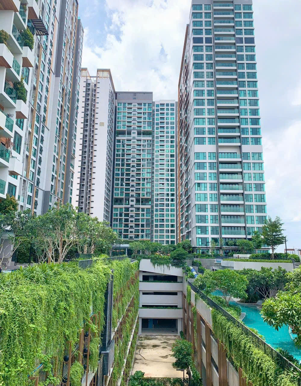 Chung cư Feliz en Vista có 1.127 căn hộ với hàng ngàn hộ dân sinh sống.