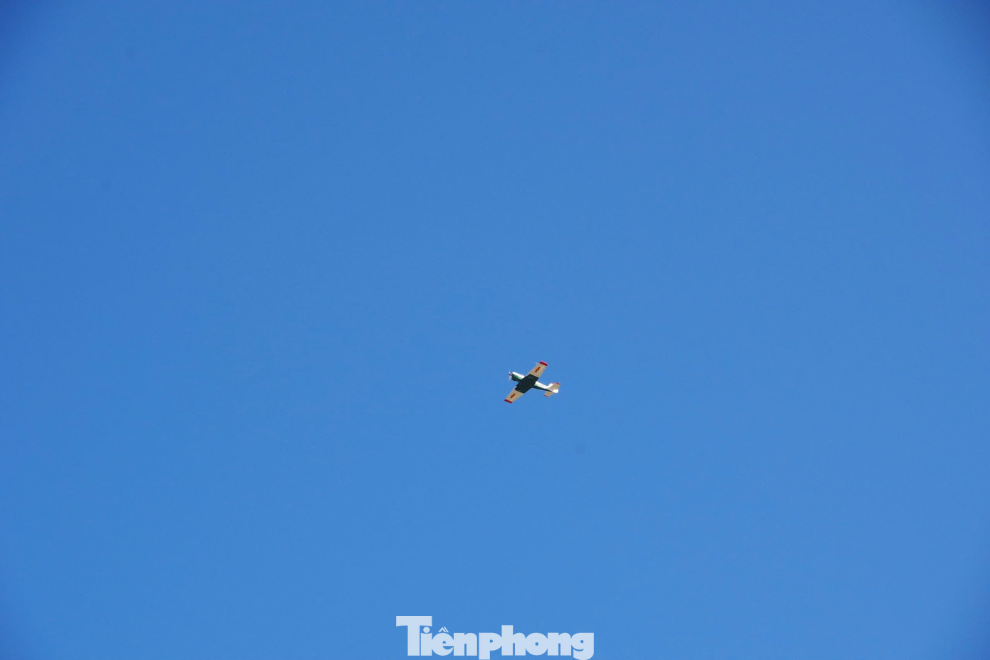 "Cánh én" của Trung đoàn 920 trên bầu trời Bình Thuận.