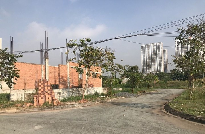 Hàng loạt dự án bất động sản ở TPHCM đang vướng pháp lý.