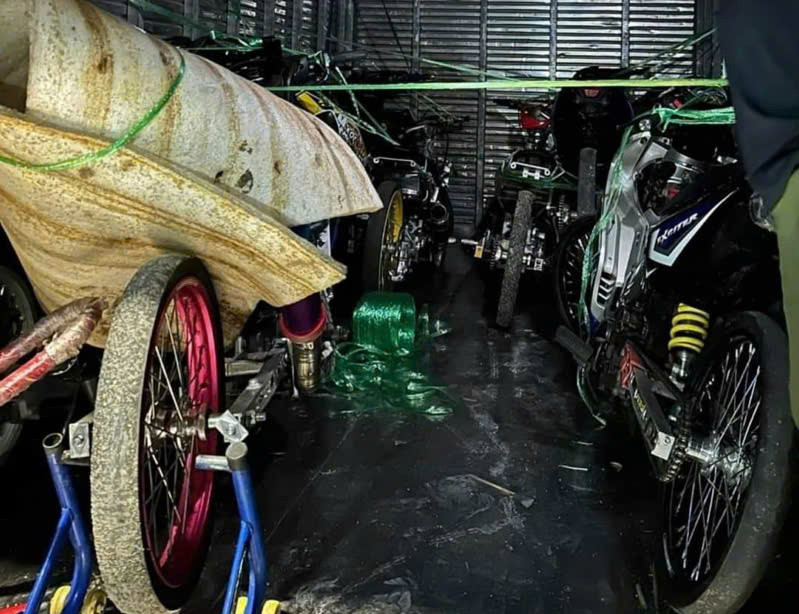 10 “xế độ” bị công an thu giữ.