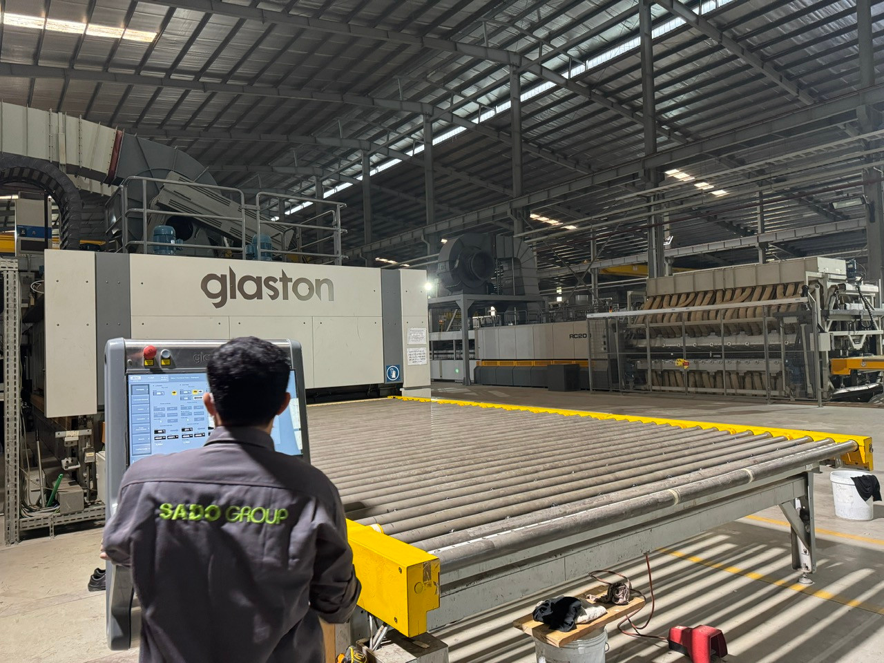 Sado thay đổi chiến lược, tập trung vào gia công sản xuất tất cả các sản phẩm kính xây dựng, kính trang trí nội ngoại thất. Sado thay đổi chiến lược, tập trung vào gia công sản xuất tất cả các sản phẩm kính xây dựng, kính trang trí nội ngoại thất.