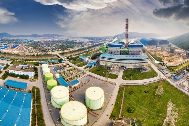 Việt Nam cần có các biện pháp để giảm thặng dư thương mại với Mỹ. Việt Nam cần có các biện pháp để giảm thặng dư thương mại với Mỹ.