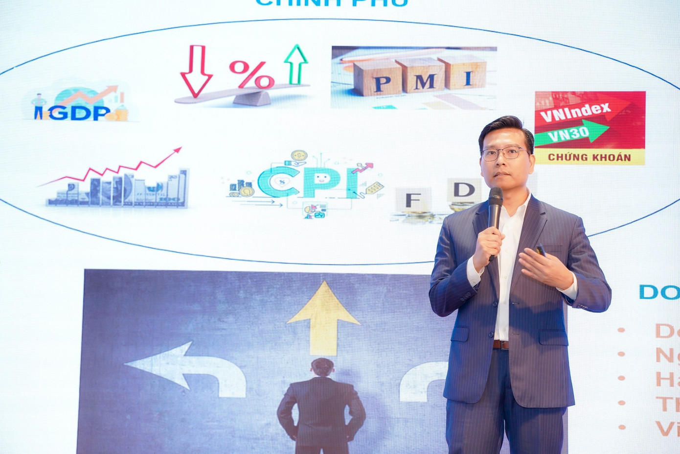 Tiến sĩ Phạm Anh Khôi - Viện trưởng Viện nghiên cứu Kinh Tế - Tài chính - Bất động sản Dat Xanh Services. Tiến sĩ Phạm Anh Khôi - Viện trưởng Viện nghiên cứu Kinh Tế - Tài chính - Bất động sản Dat Xanh Services.