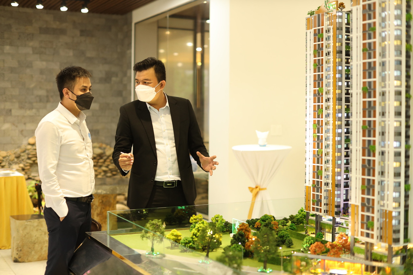 Nhiều môi giới tự do đã quay trở lại hoạt động trong các doanh nghiệp môi giới. Nhiều môi giới tự do đã quay trở lại hoạt động trong các doanh nghiệp môi giới.