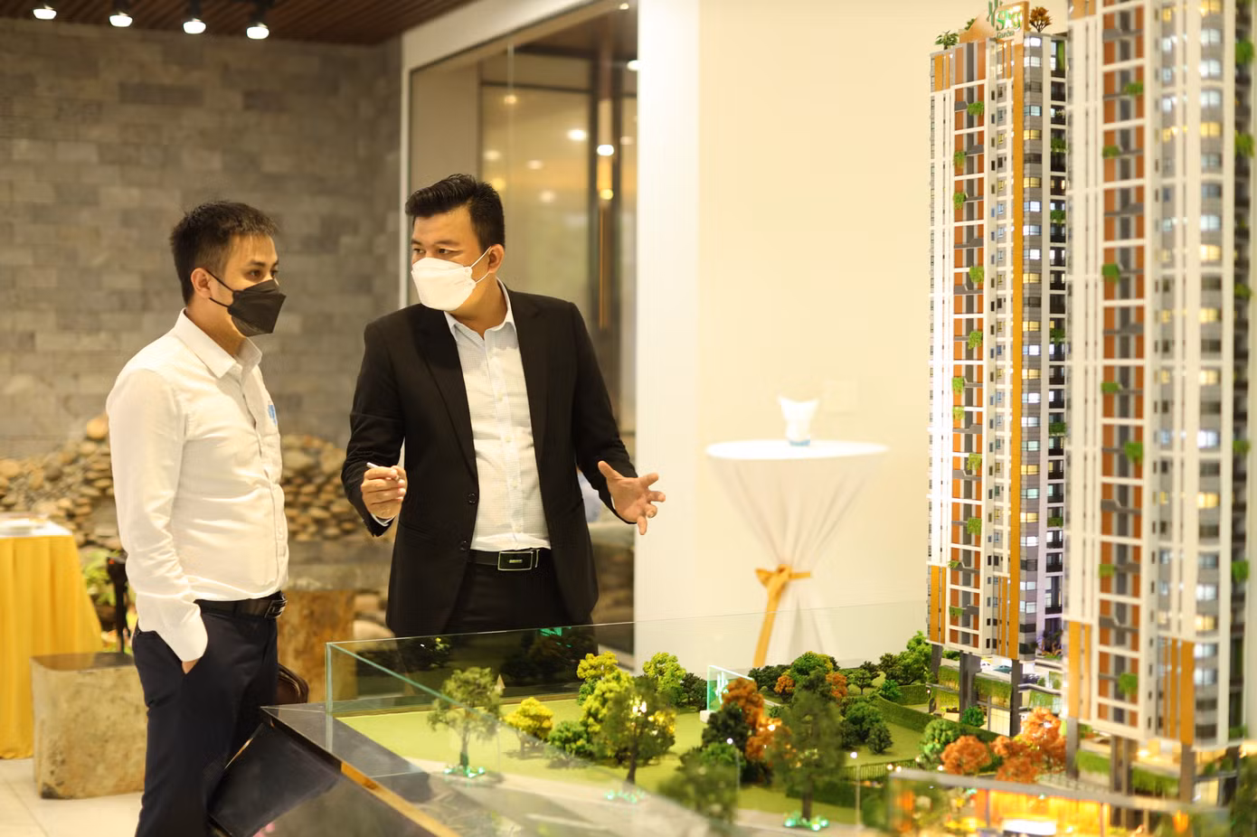 Nhiều môi giới tự do đã quay trở lại hoạt động trong các doanh nghiệp môi giới.