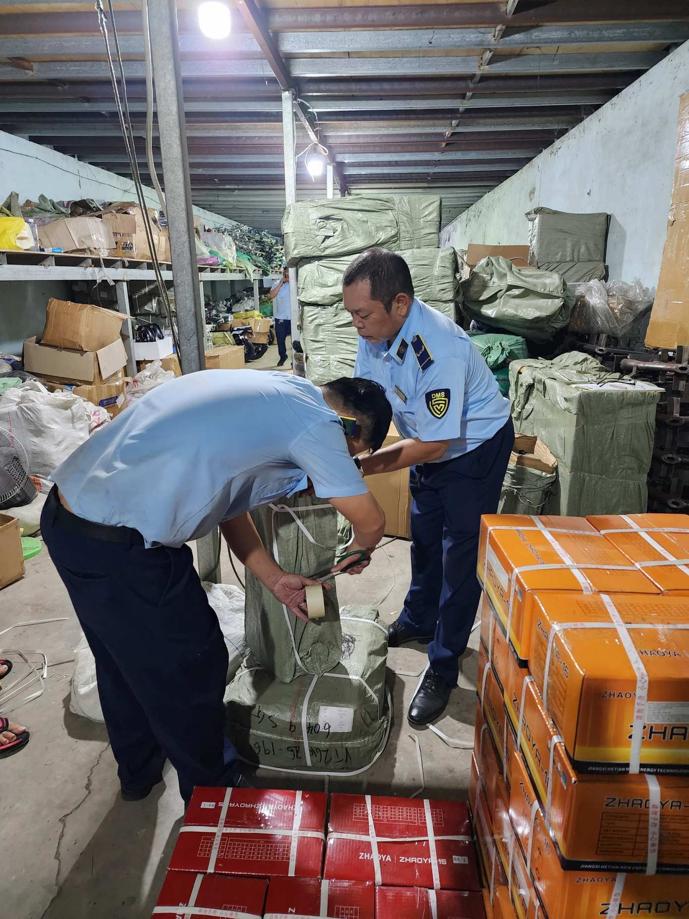 Dịp giáp Tết, Phòng PC03 phối hợp với lực lượng chức năng liên tục phát hiện, bắt giữ hàng chục vụ buôn lậu.