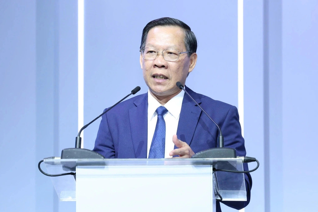 Ông Phan Văn Mãi - Chủ tịch UBND TPHCM - chia sẻ tại hội nghị. Ông Phan Văn Mãi - Chủ tịch UBND TPHCM - chia sẻ tại hội nghị.