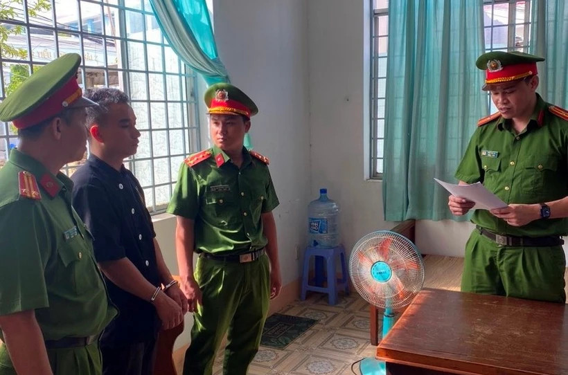 Công an bắt tạm giam Hàng Phi Hổ.