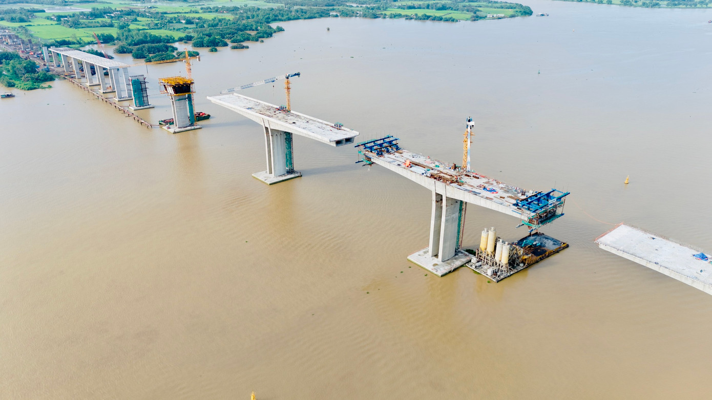 Nhà thầu đã lắp 44 dầm thuộc cầu dẫn bờ TPHCM và 24 dầm phía tỉnh Đồng Nai.