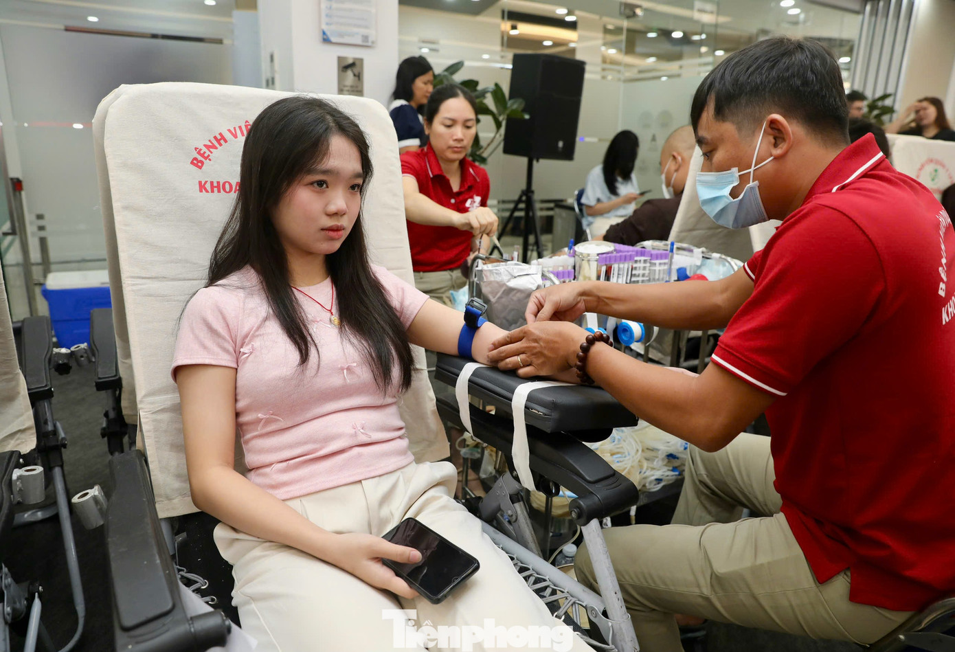 Nhân viên Amway Việt Nam hiến máu sáng 20/9. Nhân viên Amway Việt Nam hiến máu sáng 20/9.