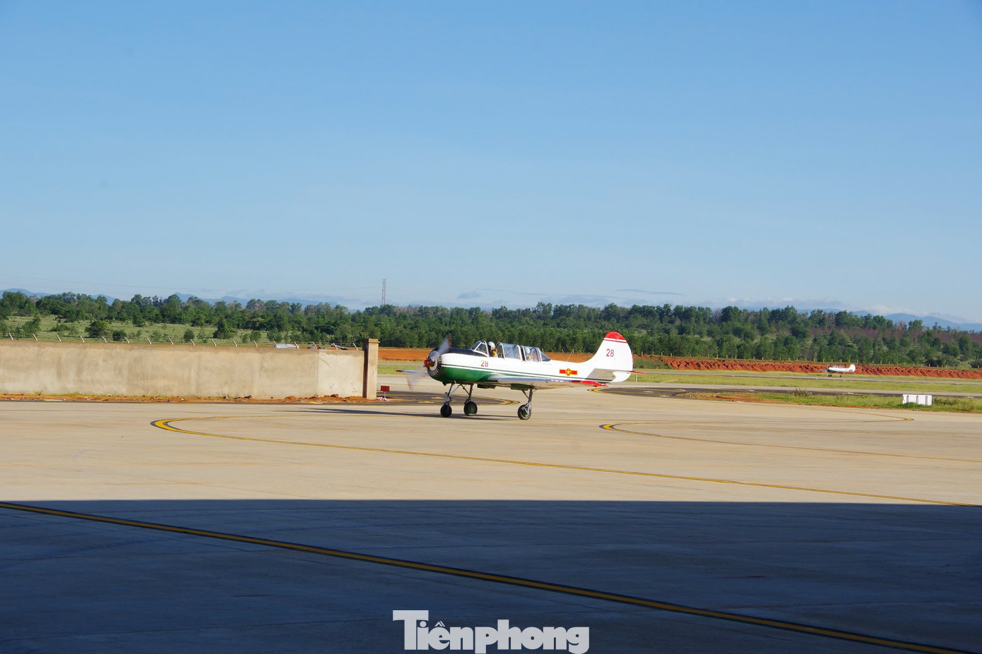 Chuyến bay đầu tiên trong ban bay cán bộ hạ cánh an toàn.