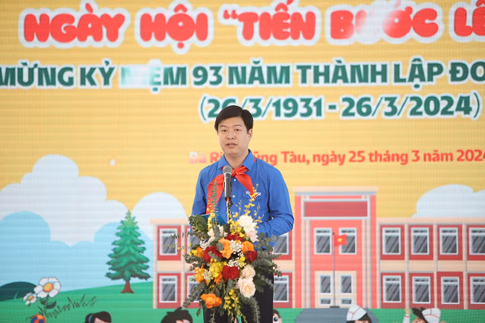 Anh Lê Hải Long - Trưởng Ban Công tác Thiếu nhi Trung ương Đoàn - Phó Chủ tịch Thường trực Hội đồng Đội Trung ương phát biểu tại chương trình.