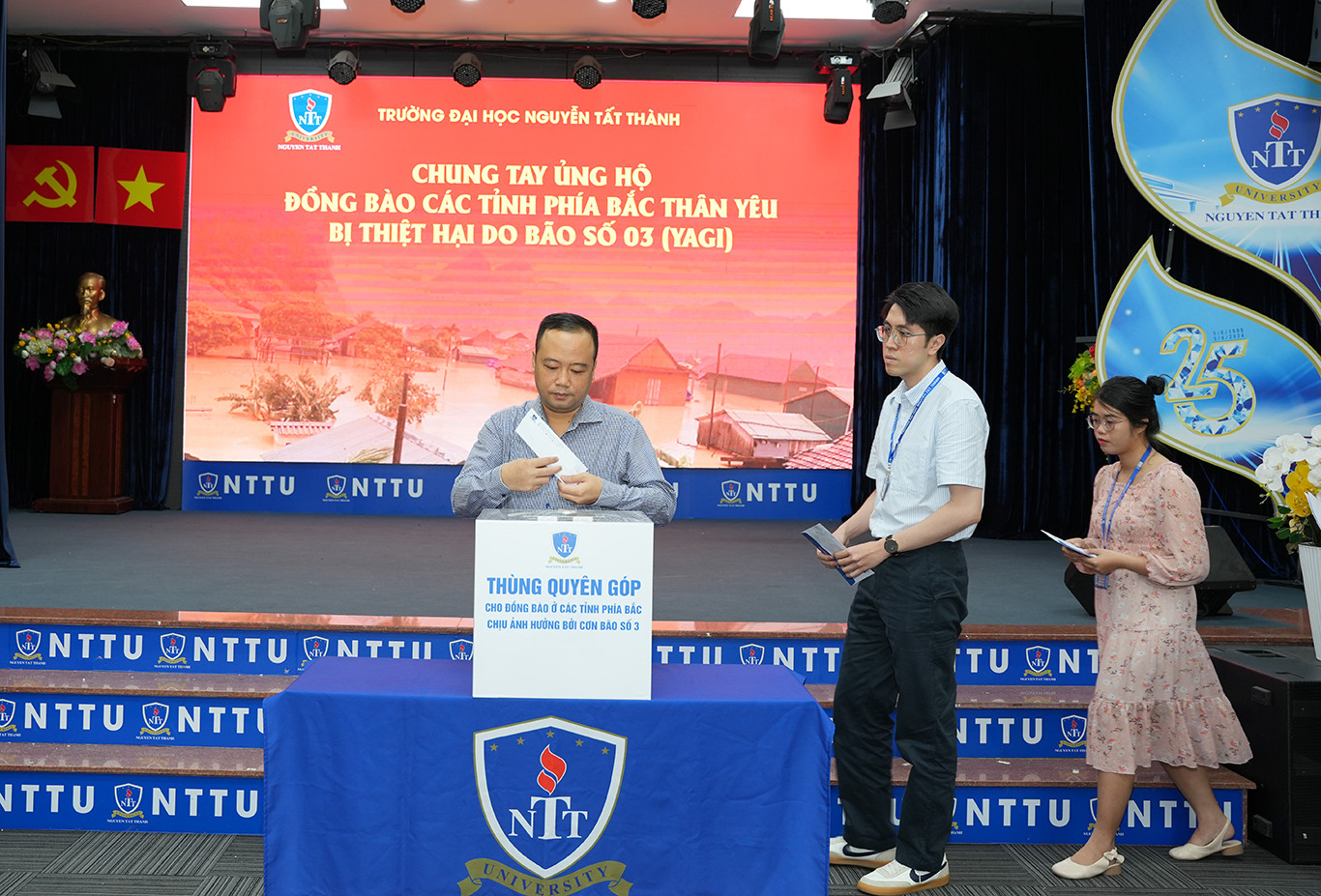 Trường ĐH Nguyễn Tất Thành đã tổ chức lễ phát động quyên góp ủng hộ đồng bào các tỉnh phía Bắc bị thiệt hại do bão số 3 gây ra.