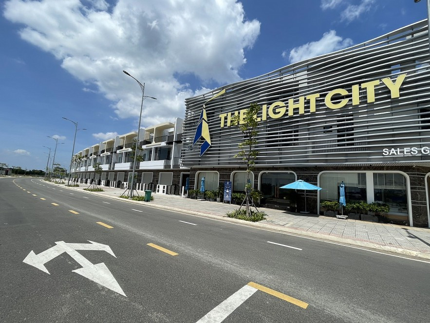 Công ty CP Phát triển nhà Bà Rịa-Vũng Tàu sẽ chào bán thêm khoảng 20 triệu cổ phiếu, huy động 300 tỷ đồng để trả nợ ngân hàng. Công ty CP Phát triển nhà Bà Rịa-Vũng Tàu sẽ chào bán thêm khoảng 20 triệu cổ phiếu, huy động 300 tỷ đồng để trả nợ ngân hàng.