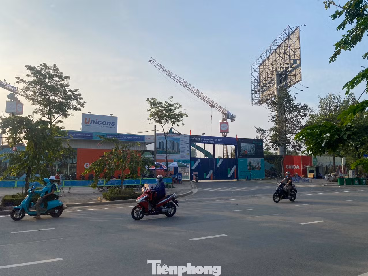 Dự án Eaton Park được chào bán ra thị trường với mức giá lên đến hơn 130 triệu đồng/m2, cao hơn rất nhiều so với dự án đã bàn giao nhà xung quanh.