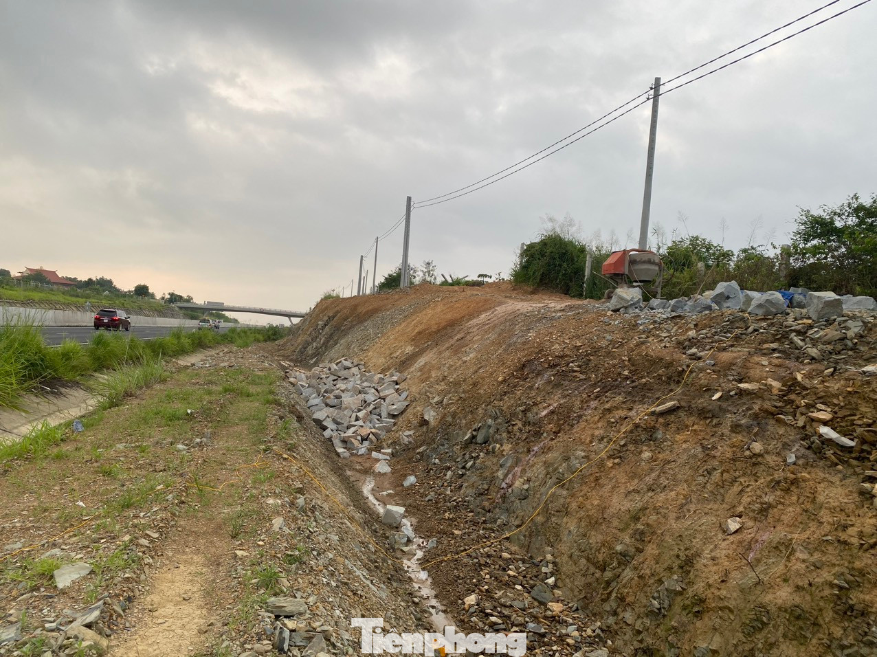 Công ty CP Tư vấn Xây dựng 533 - đơn vị tư vấn thiết kế cao tốc Dầu Giây - Phan Thiết tính toán, sau khi dọn dẹp mực nước sông Phan đoạn này có thể hạ thấp ở vị trí cống từng bị ngập khoảng 1,12 m và tại cầu Sông Phan là 0,12 m.