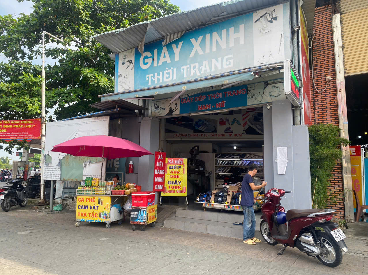 Căn nhà của bà Nguyễn Thị Kim Thúy đã bị dán thông báo cưỡng chế thu hồi đất.