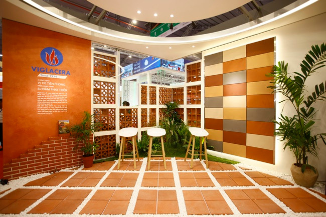 Tổng Công ty Viglacera trình diễn các sản phẩm vật liệu xây dựng xanh tiên tiến.