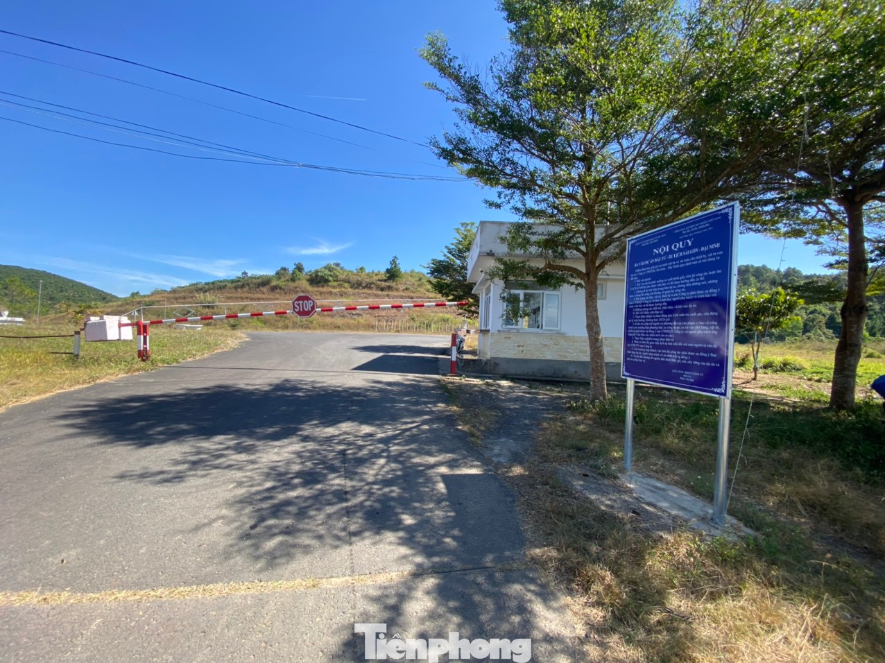 Chốt canh gác vào nội khu dự án Khu đô thị thương mại du lịch nghỉ dưỡng sinh thái Đại Ninh.