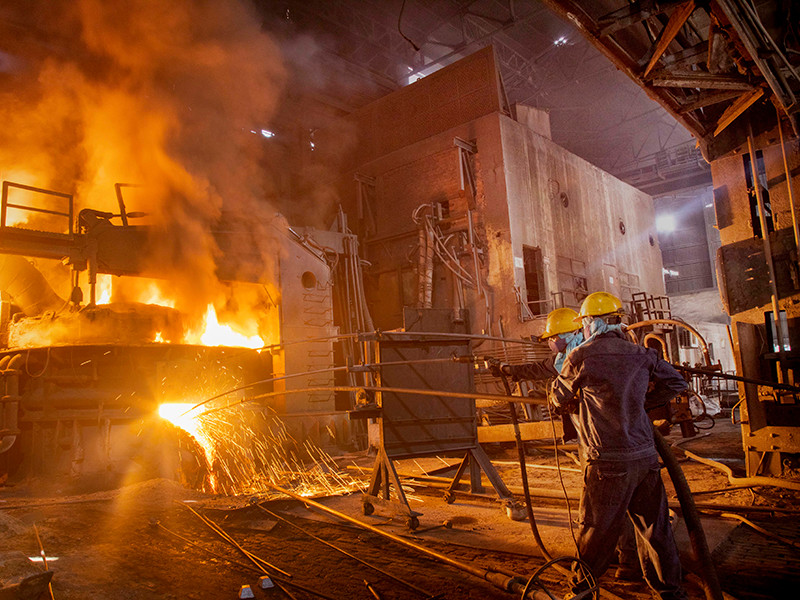 Khi doanh nghiệp di dời đến địa điểm mới, người lao động không thể đi theo vì khó khăn trong việc đi lại, nơi ở... Khi doanh nghiệp di dời đến địa điểm mới, người lao động không thể đi theo vì khó khăn trong việc đi lại, nơi ở...