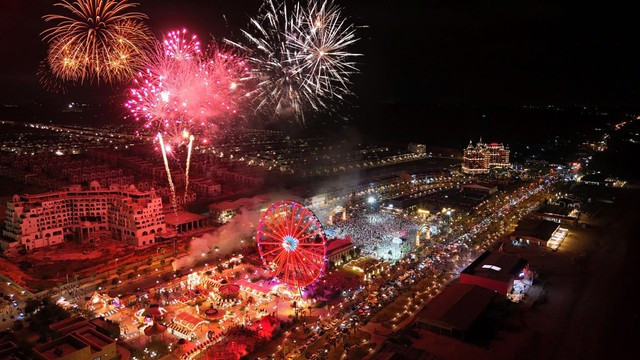 Chào đón năm mới 2025, Bình Thuận sẽ bắn pháo hoa tại đường Nguyễn Tất Thành, thành phố Phan Thiết. Chào đón năm mới 2025, Bình Thuận sẽ bắn pháo hoa tại đường Nguyễn Tất Thành, thành phố Phan Thiết.